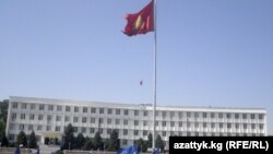 Сўнгги икки ой ичида Ўш ва Бишкек шаҳарларида маҳаллий расмийлар қўлловида ЕХҲТ полиция кучларининг Қирғизистонга киритилишига қарши бир неча норозилик акцияси уюштирилди.