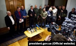 Президент України Володимир Зеленський і прем'єр-міністр Денис Шмигаль, прем'єр-міністр Польщі Матеуш Моравецький та віцепрем'єр-міністр Ярослав Качинський, прем'єр-міністр Чехії Петр Фіала та прем'єр-міністр Словенії Янез Янша під час спільного брифінгу в Києві, 15 березня 2022 року