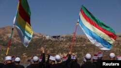 Սիրիայի, Իսրայելի և Գոլանի բարձունքների դրուզներ՝ իրենց դրոշներով, արխիվ