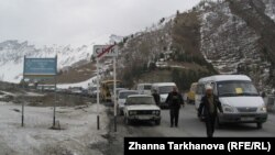 Теперь для южных осетин отпала необходимость периодически выезжать за Рокский тоннель, чтобы не нарушить миграционное законодательство