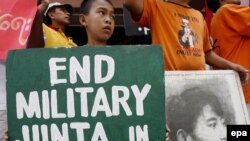 منابع ديپلماتيک و مخالفان حکومت ميانمار تعداد واقعی بازداشت شدگان طی حدود يک ماه گذشته را شش هزار نفر بر آورد می کنند.