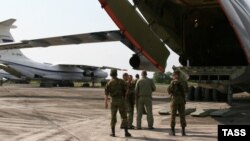 Российские военные самолеты в сухумском аэропорту, август 2008 г.