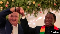 Аляксандар Лукашэнка і Эмэрсан Мнангагва пасьля перамоваў у сталіцы Зымбабвэ, Харарэ, студзень 2023