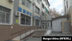 У здания городского суда в Петропавловске