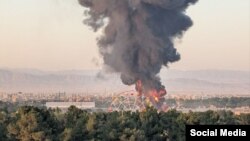 Мешхед шаары Түркмөнстан менен Ирандын ортосундагы чек ара бекетинен 100 чакырым алыстыкта жайгашкан.