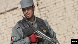 نیروهای انتظامی افغان، در تلاشند که امنیت کامل را در سراسر این کشور برقرار کنند.