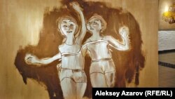 Картина, изображающая советских физкультурниц.          