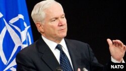 گیتس تحریم ها را در حال حاضر بهترین گزینه می داند