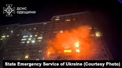 Одесса шаарындагы дрон тийген көп кабаттуу үй. 28-ноябрь, 2025-жыл.