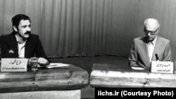 فرخ نگهدار (چپ) و احسان طبری در یکی از مناظره‌های تلویزیونی اوائل انقلاب