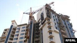 Исполнитель гимна грузинской полиции получил серьезную жилплощадь за цену в 10 раз меньше рыночной