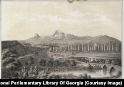 Տեսարան Երևանի ամրոցից դեպի Արարատյան դաշտավայր և դեպի հեռավոր Արարատ լեռը: Այսօր ավերված բերդի տեղում, որտեղ կանգնած էր Դյուբուան՝ այս բնանկարը ուրվագծելու ժամանակ, գտնվում է Երևանի Կոնյակի գործարանը