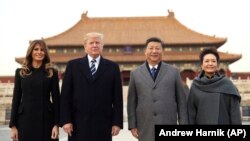 АКШ президенти Дональд Трамп жана Кытайдын лидери Си Цзинпин жубайлары менен.