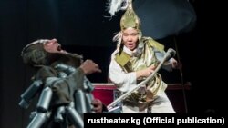 «Чыңгызга ыр» спектаклинен бир көрүнүш. 
