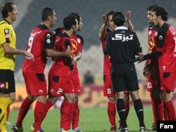 بازی تیم‌های پرسپولیس و سپاهان در ورزشگاه آزادی تهران