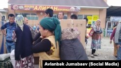 "Достук" чек ара пунктундагы абалдан бир көрүнүш. 19-май, 2018-жыл. 