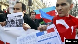 Франция сенатынын алдындагы нааразылык. Париж, 2012-жылдын 23-январы.