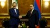 Армения -- Первый вице-президент Ирана Эсхак Джахангири (слева) и премьер-министр Армении Овик Абрамян, Ереван, 14 октября 2015 г.