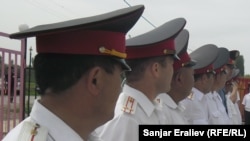 Кыргызстанда буга чейин да милиция кызматкерлери маңзат менен кармалган