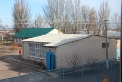 Окремий корпус школи для початкових класів та будівля шкільної їдальні