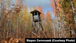 Залишки спостережної вежі одного з таборів ГУЛАГу. Фото з експедиції Штєпана Черноушека