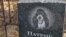 Надгробная плита на могиле собаки. Семей, октябрь 2009 года.