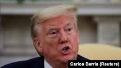 دونالد ترامپ می‌گوید با مایکل وایت تلفنی حرف زده است.