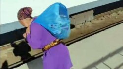 Diňle: Bili agyrýan ene çörek puly üçin görýän görgüsini gürrüň berdi