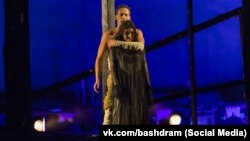 "Зөләйха күзләрен ача" спектакленнән күренеш