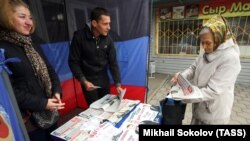 Агитационная палатка накануне так называемого «праймериз». Оккупированный Донецк, 29 сентября 2016 года