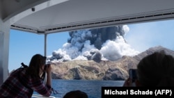 Виверження вулкана на Вайт-Айленді, Нова Зеландія, 9 грудня 2019 року (фото надане Michael Schade)
