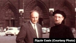 Барыс Кіт і айцец Леў Гарошка. Парыж, 1958