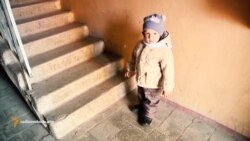 Їли один раз на день, готували на вогнищі під відкритим небом ‒ мати-одиначка з Луганська (відео)