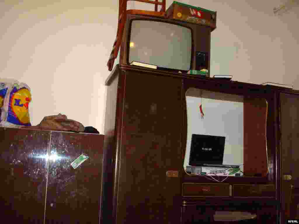 В комнате общежития благотворительного общества, где живут казахские беженцы. Брно, 1 февраля 2009 года.  - В комнате общежития благотворительного общества, где живут казахские беженцы. Брно, 1 февраля 2009 года. 