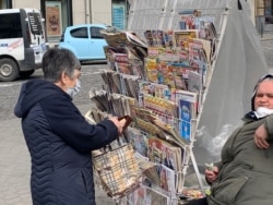 Не всім старшим львів'янам сидиться вдома