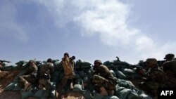 ارتش عراق در بسیاری از نقاط شمالی و مرکزی آن کشور نتوانسته است در برابر شورشیان مقاومت کند و مجبور به عقب‌نشینی شده است