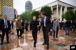 Генсекретар НАТО Марк Рютте і президент України Володимир Зеленський на саміті Європейської політичної спільноти. Албанія, 16 травня 2025 року