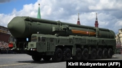 «Յառս» տեսակի միջմայրցամաքային հրթըրը Կարմիր հրապարակում, արխիվ, Մոսկվա: 