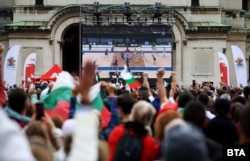 На площад „Св. Александър Невски“ се прожектира на живо финалът на Световното първенство по волейбол между отборите на България и Италия, 28 септември 2025 г.