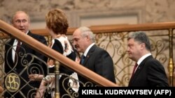 Беларус  --  Орус президенти Владимир Путин, ЕБнын тышкы саясат боюнча жогорку өкүлү Кэтрин Эштон, Беларус президенти Александр Лукашенко жана Украинанын президенти Петро Порошенко саммитке келди. Минск, 26-август, 2-14.