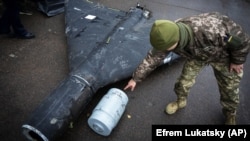 Украинада учириб туширилган Shahed учувчисиз дрони. Бундай дронлар «Алабуга» махсус иқтисодий зонасида йиғилади.