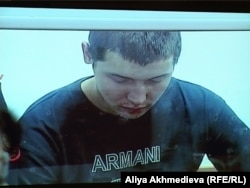 Подсудимый Владислав Челах во время оглашения приговора. Талдыкорган, 11 декабря 2012 года.