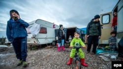 بند کاله در فرانسه که پناهجویان از آنجا با قایق و عبور از کانال مانش راهی بریتانیا می‌شوند