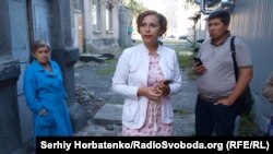 Чиновников горсовета Славянска Юрия Подлесного и Марину Олейник не пустили в здание ДК