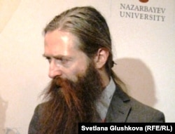 Обри де Грей, британский геронтолог. Астана, 11 ноября 2011 года.