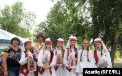 Сабантуйга килгән артистлар