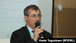 Евгений Жовтис.