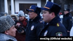 Кыргызстандык милиционерлер.
