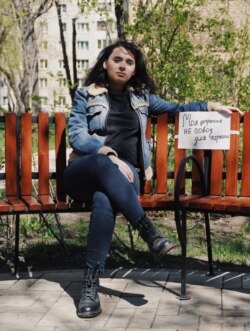 Валерия Копировская с плакатом