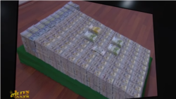 Түркмөн телеканалдары Муликовдун акчасы катары көрсөткөн акча таңгактары.